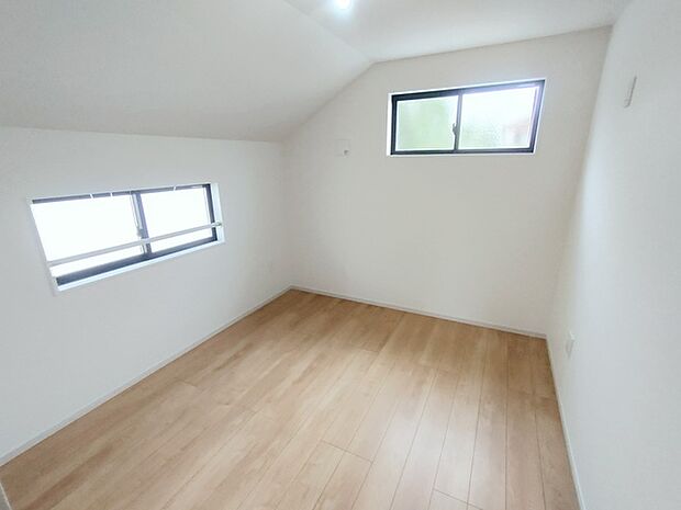 こちらはS(サービスルーム)表記のお部屋。見た目や使い方は通常の洋室と同じです。