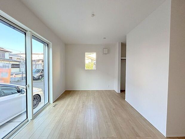 南から明るい光が射し込む、陽だまりの空間。