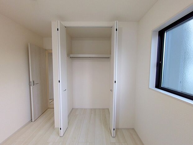 たっぷり収納で、お部屋の中はいつもキレイに片付きそうですね。