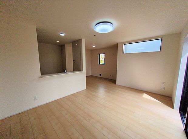 開放的なこの空間がお客様をお出迎えします。ＬＤＫは16帖。 