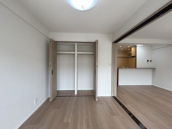 全居室収納スペース付きの物件です。