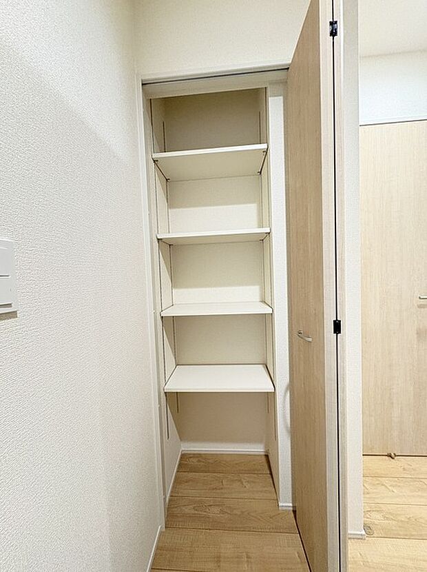 たっぷりの収納スペースで快適に暮らせそう。