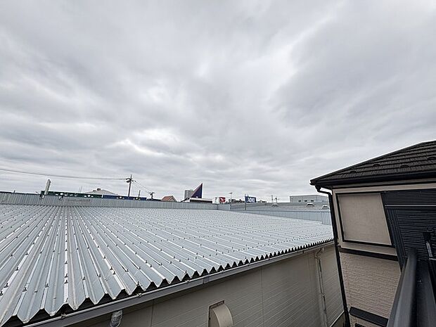 あたり一帯に住宅が広がる立地、住宅地ならではのロケーション。