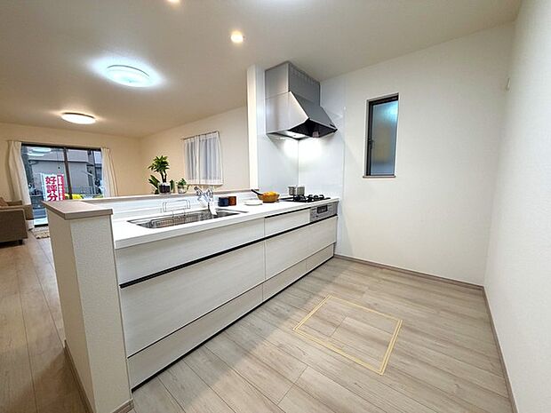 対面キッチンがご家族の温かい時間を演出。 