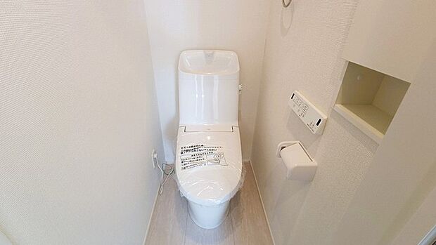 お掃除らくらく。便座脇の操作盤をなくした、リモコンタイプのお手洗い。 