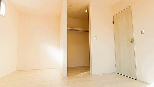 多趣味のご家族にも嬉しい、ウォークインクローゼット。