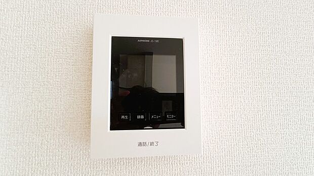 お子様のお留守番にも安心、訪問者を確認できるTVモニター・インターホン付き。