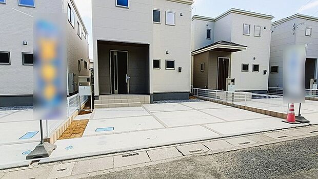 セカンドカーにも便利、駐車2台可の敷地。