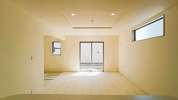 解放感あふれるリビングは、自然に光と風に恵まれます。