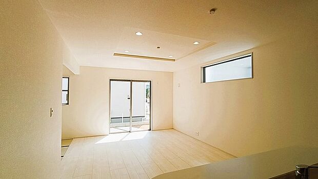 南側に大きな窓を配置、明るいリビングが出来ました。