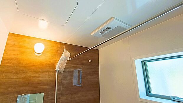 浴室乾燥機は湿気を排し、カビ防止に大活躍。冬季のヒートショック緩和にも。