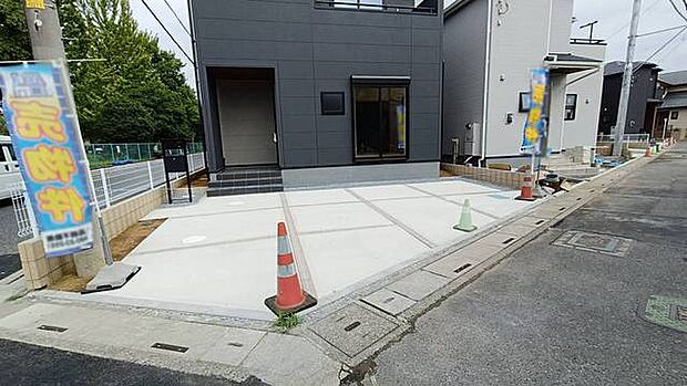 セカンドカーにも便利、駐車2台可の敷地。