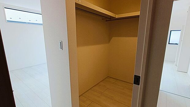 ウォークインクローゼットのある住まいで収納上手な生活。