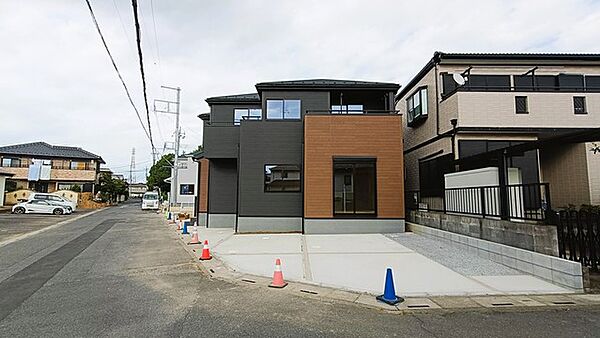 駐車が苦手な方にも嬉しい、前面6ｍ道路に面した住まい。
