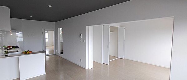 リビング空間にこだわりたい方に、見ていただきたい住宅です。