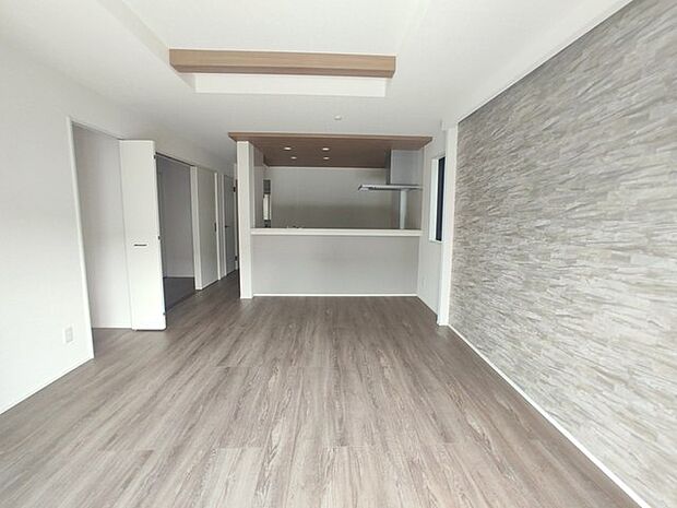 天井高を高くするための一工夫、折り上げ天井。開放感に包まれます。