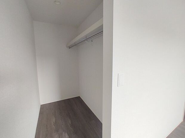 ウォークインクローゼットのある住まいで収納上手な生活。