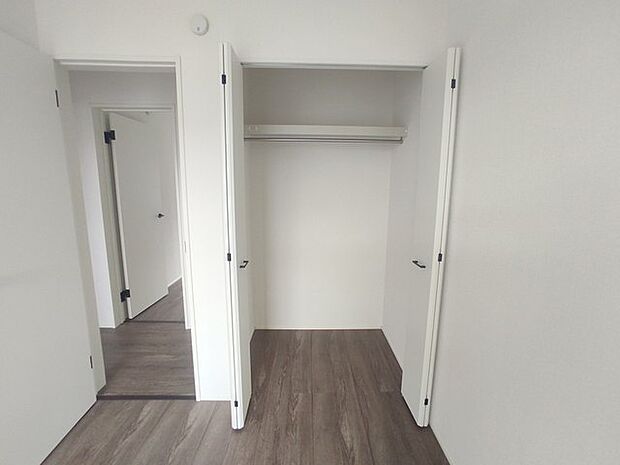 子供部屋にも嬉しい全居室収納スペース。