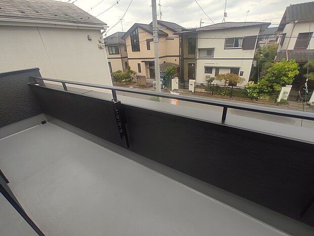 ゆとりの広さを確保したバルコニー。お布団を干すのも、この広さならラクラク。