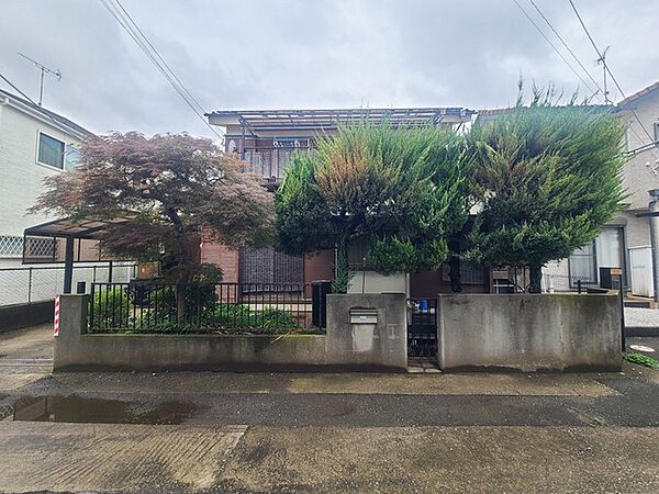 街並みに馴染む落ち着いた佇まいと、四季の移ろいを感じさせる趣のある外観が日々の暮らしに穏やかな安らぎをもたらします。