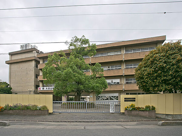 上尾市立東中学校（870m）