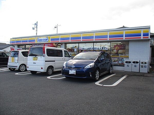ミニストップ鴻巣東3丁目店（750m）