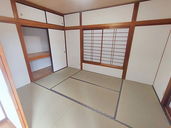 お子様にとっていいお昼寝空間になる和室は、ぜひリビングのお隣で。