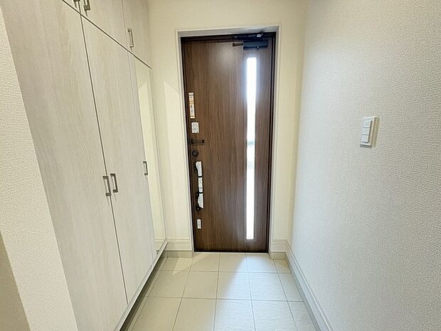 すっきりとまとめられた配置が暮らしやすさを感じさせ、穏やかな日常の始まりを予感させます・ 