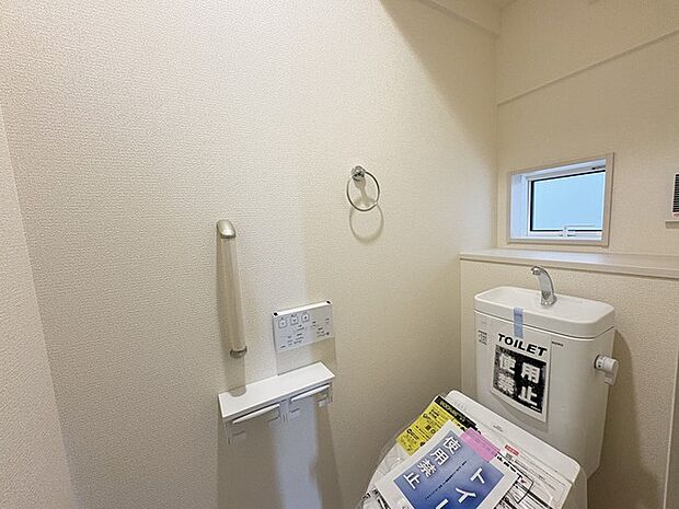バリアフリーの取り組み。お手洗いにもしっかり手すりがある配慮が嬉しい。 