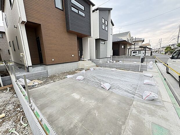 出し入れしやすい並列駐車場（2台可）が嬉しい住まい。 