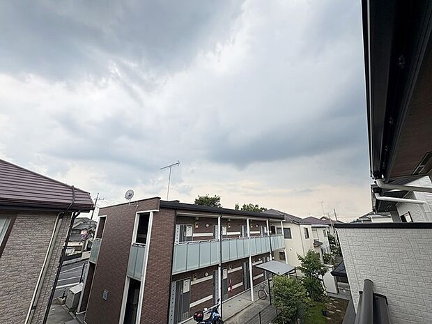 空の広がりを感じる見晴らしの良い開放的なロケーションです。風通しの良さそうな環境が魅力です。 