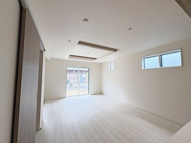 天井が高くなって開放感を感じる折り上げ天井。居住者が快適に暮らすための工夫がここにも見つかりました。 
