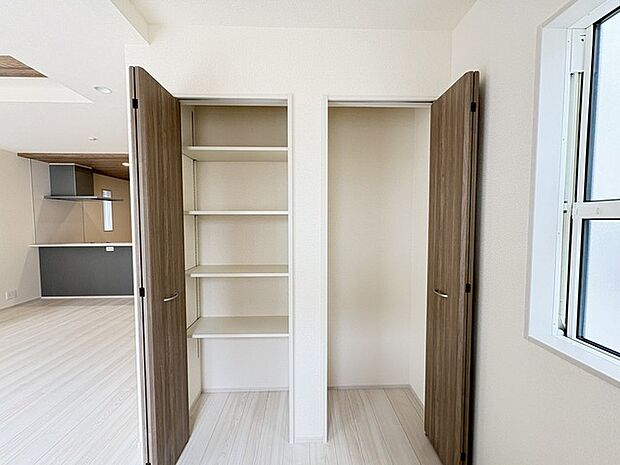 たっぷり収納で、お部屋の中はいつもキレイに片付きそうですね。 
