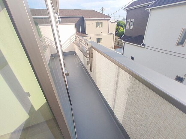 あたり一帯に住宅が広がる立地、住宅地ならではのロケーション。