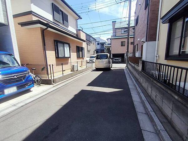 幅員こそやや狭くても、その分交通量が少なくて安心。