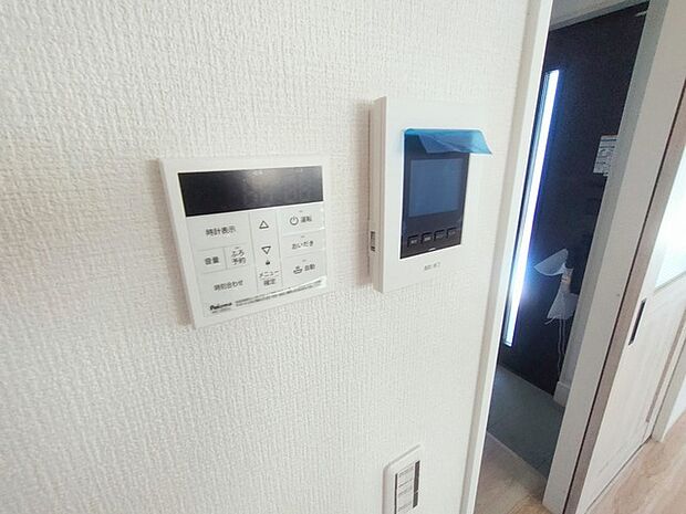 来客が一目で分かるカラーモニターインターフォン付き。