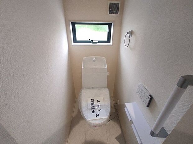 お掃除らくらく。便座脇の操作盤をなくした、リモコンタイプのお手洗い。