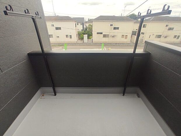 らくらくお洗濯を助ける広いバルコニー。
