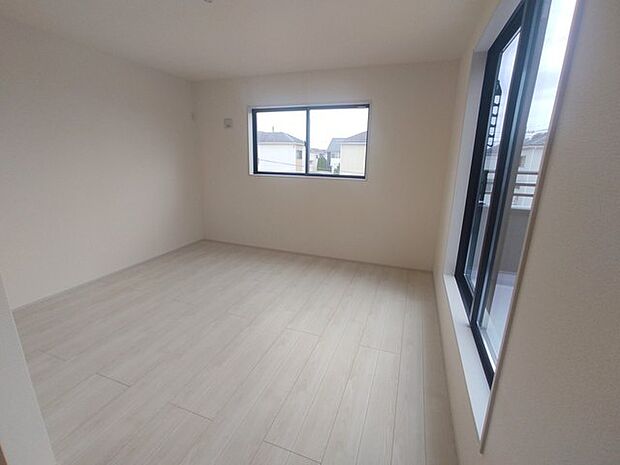 住宅街の2階南向きのお部屋、日当たりはご覧のとおり良好です。