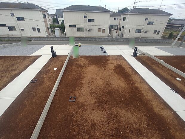前面の住まいとの距離感があるから、圧迫感を感じません。