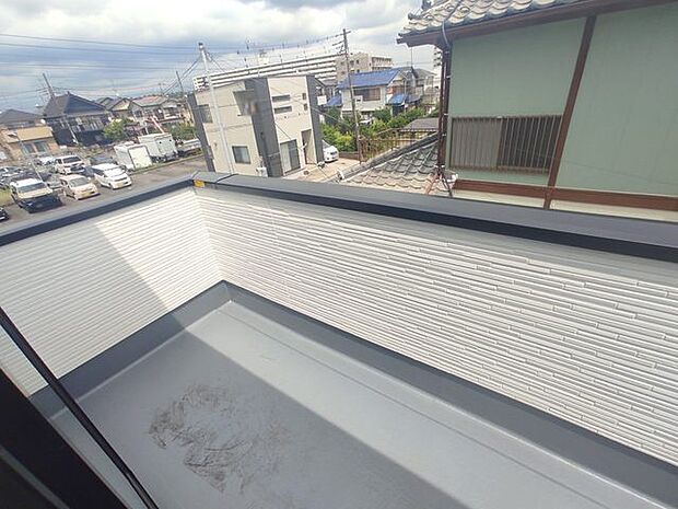 南向きバルコニーでお洗濯ものはいつもカラッと乾きます。
