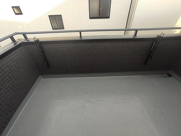 らくらくお洗濯を助ける広いバルコニー。
