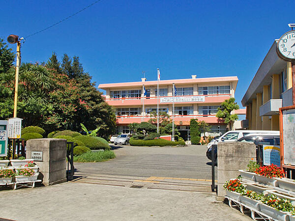 鴻巣市立鴻巣中学校（540m）