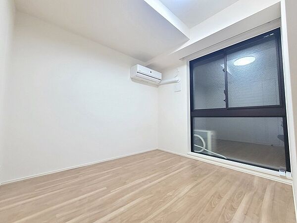 無駄を削ぎ落としたシンプルな空間は、住まう人の個性を引き立て、日々の暮らしに静かな安らぎをもたらします。