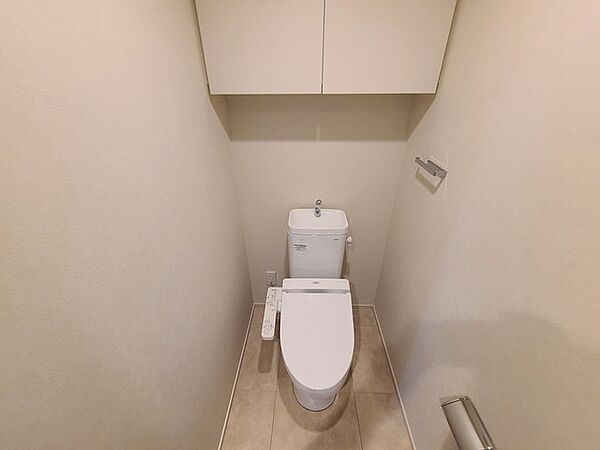 無駄を削ぎ落としたシンプルな空間が、毎日の暮らしに穏やかな落ち着きをもたらします。
