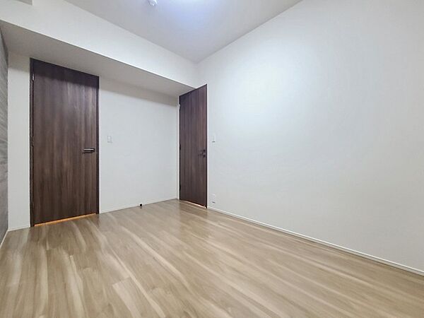 無駄のないシンプルな空間が、日々の暮らしに心地よい静けさと落ち着きをもたらしてくれます。