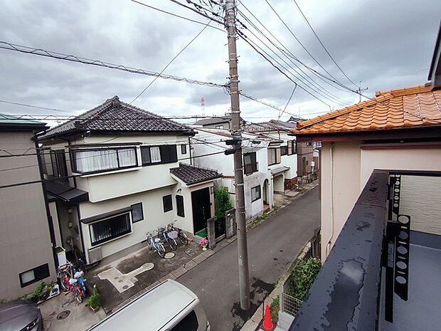 あたり一帯に住宅が広がる立地、住宅地ならではのロケーション。 