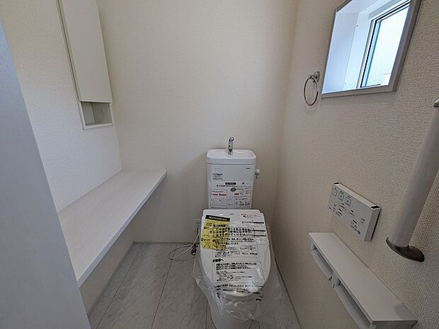 お掃除らくらく。便座脇の操作盤をなくした、リモコンタイプのお手洗い。 