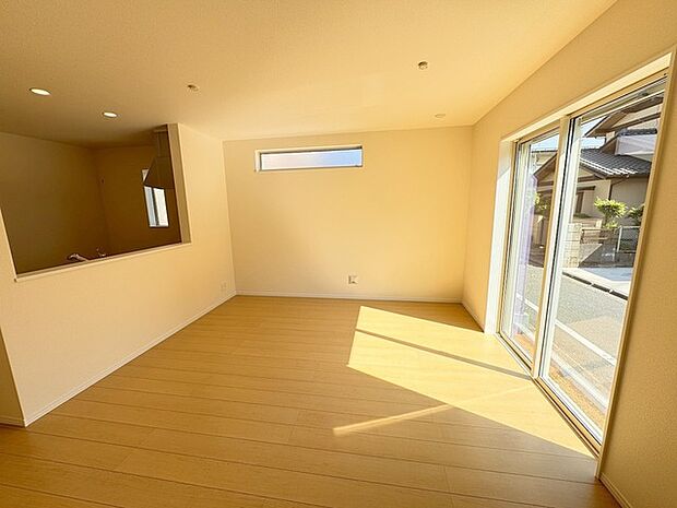 ご家族みんながゆったりくつろげる広々リビング。 
