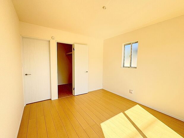 WICに面したお部屋、通常の洋室より使い勝手に優れます。
